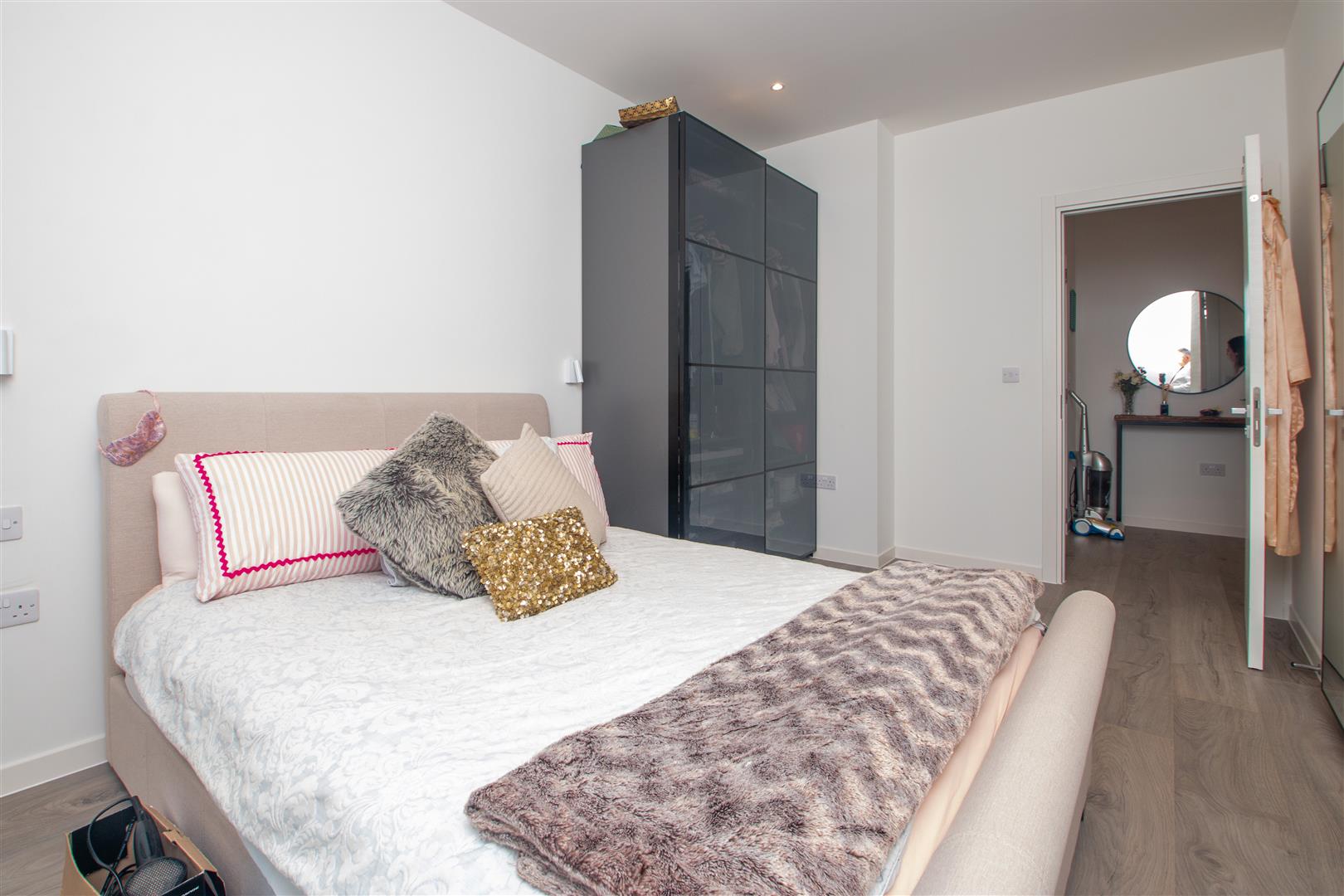 249 Midsummer Boulevard, Milton Keynes